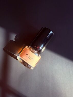 Vanilla Era Eau de Parfum Bottle - Black & Amber